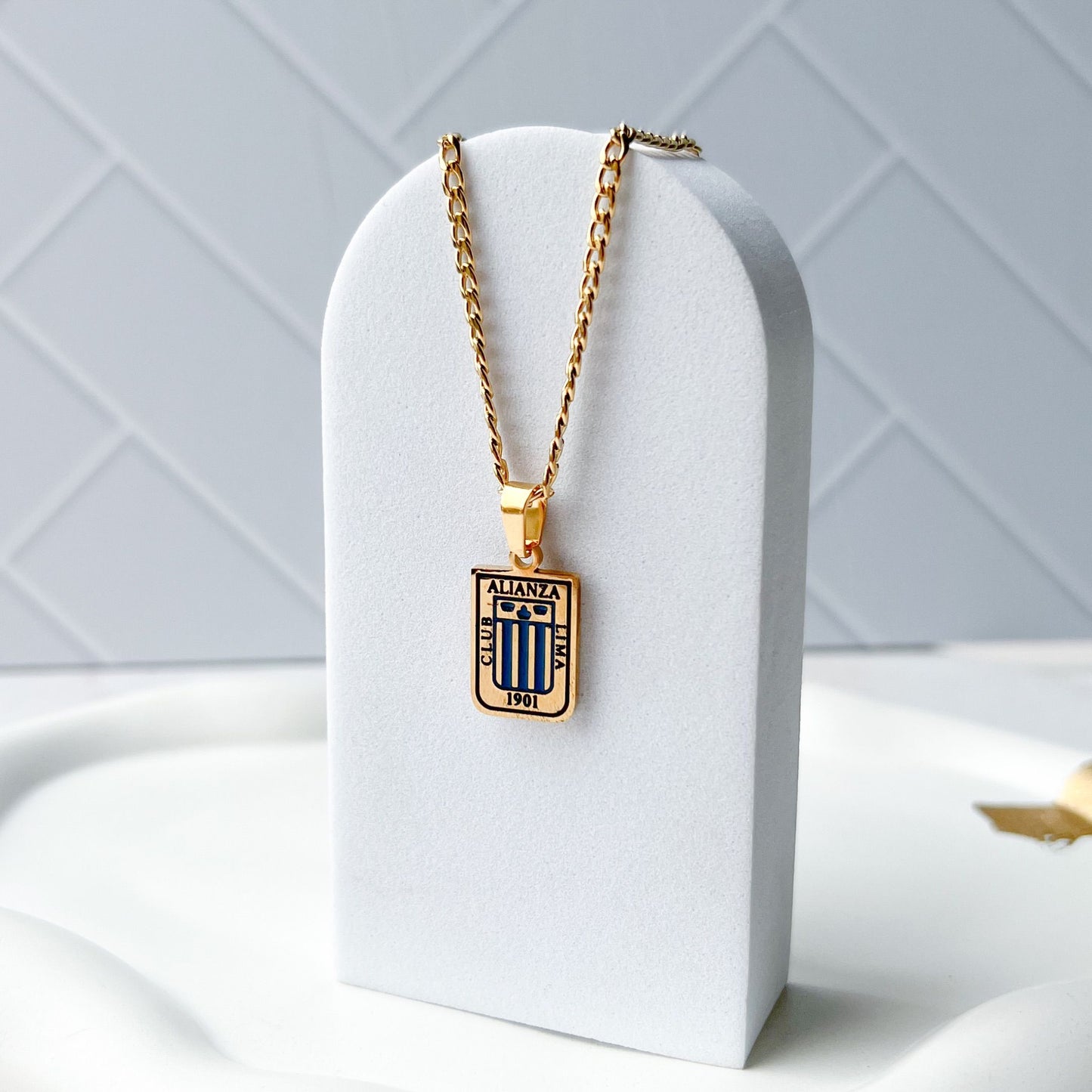 Collar Alianza Lima – Estilo y Pasión Blanquiazul